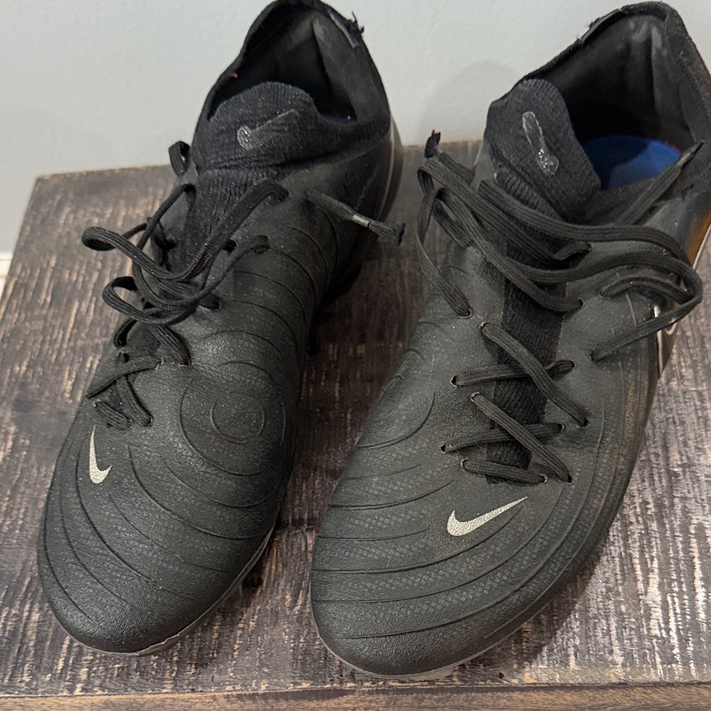 Nike Black Men's soccer cleats